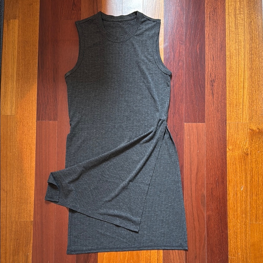 Betsey Johnson | Grey Sleeveless Tunic Top with Side Slits | Size XS - Picture 5 of 5